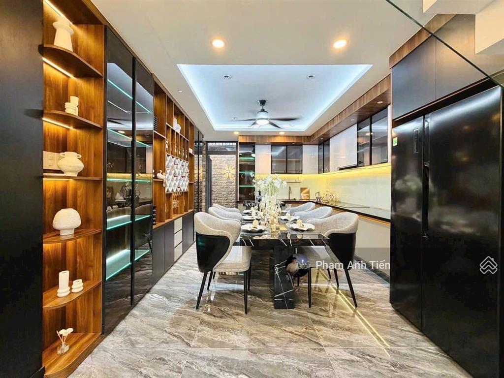 Sang trọng đẳng cấp, đường đoàn thị điểm  phú nhuận. giá 3tỷ890/87,2m. gần bệnh viện hoàn mỹ