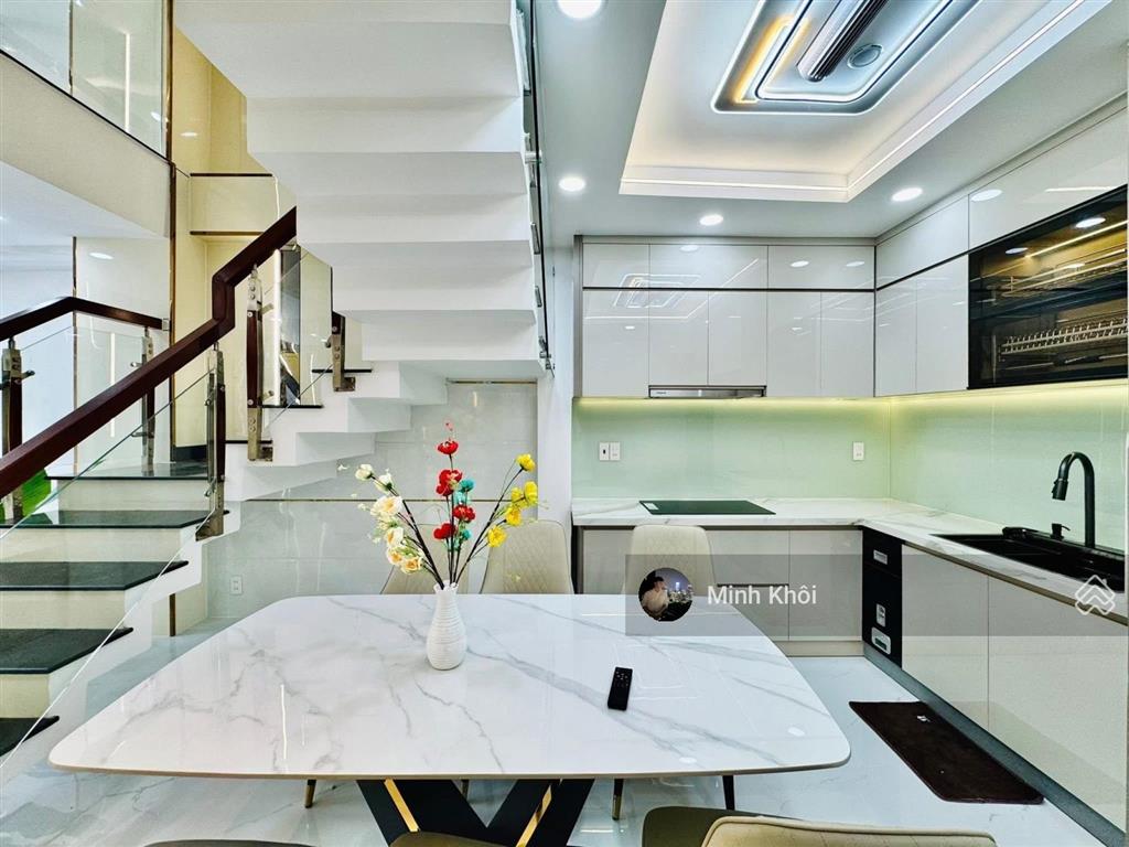 Siêu phẩm nhà phố, 90m2. đường nguyễn trãi  quận 1, sẵn cho thuê 32tr, gần chợ bến thành