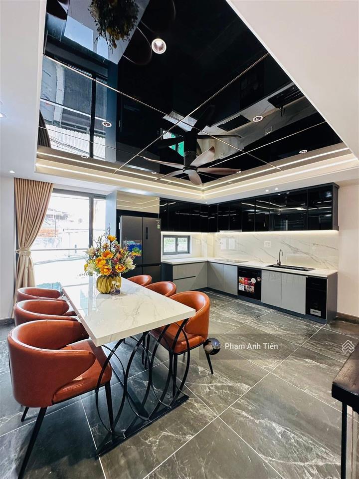 Cô diễm đi úc định cư, giá 5tỷ290/72.7m2. đường lý văn phứcq.1, cho thuê 27tr. gần chợ tân định