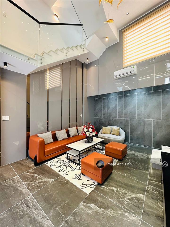 Cô diễm đi úc định cư, giá 5tỷ290/72.7m2. đường lý văn phứcq.1, cho thuê 27tr. gần chợ tân định