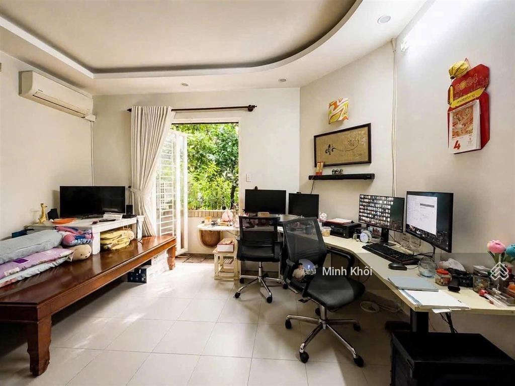 Siêu phẩm sân vườn đường trần nãoq.2, giá 4tỷ450/80m2, gần ga thảo điền. đang cho thuê 25tr/tháng.