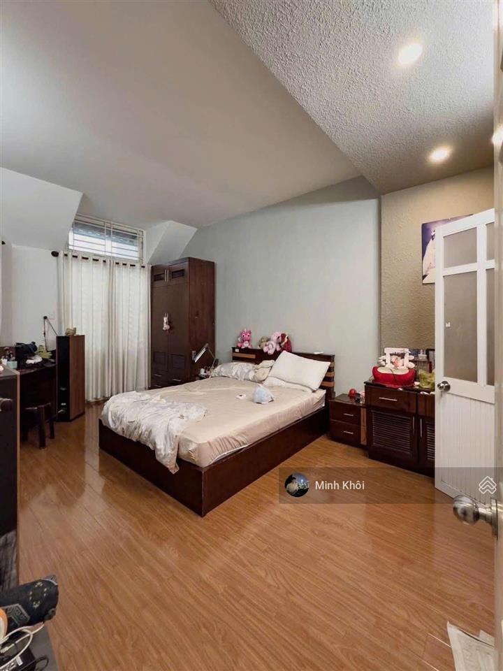 Siêu phẩm sân vườn đường trần nãoq.2, giá 4tỷ450/80m2, gần ga thảo điền. đang cho thuê 25tr/tháng.