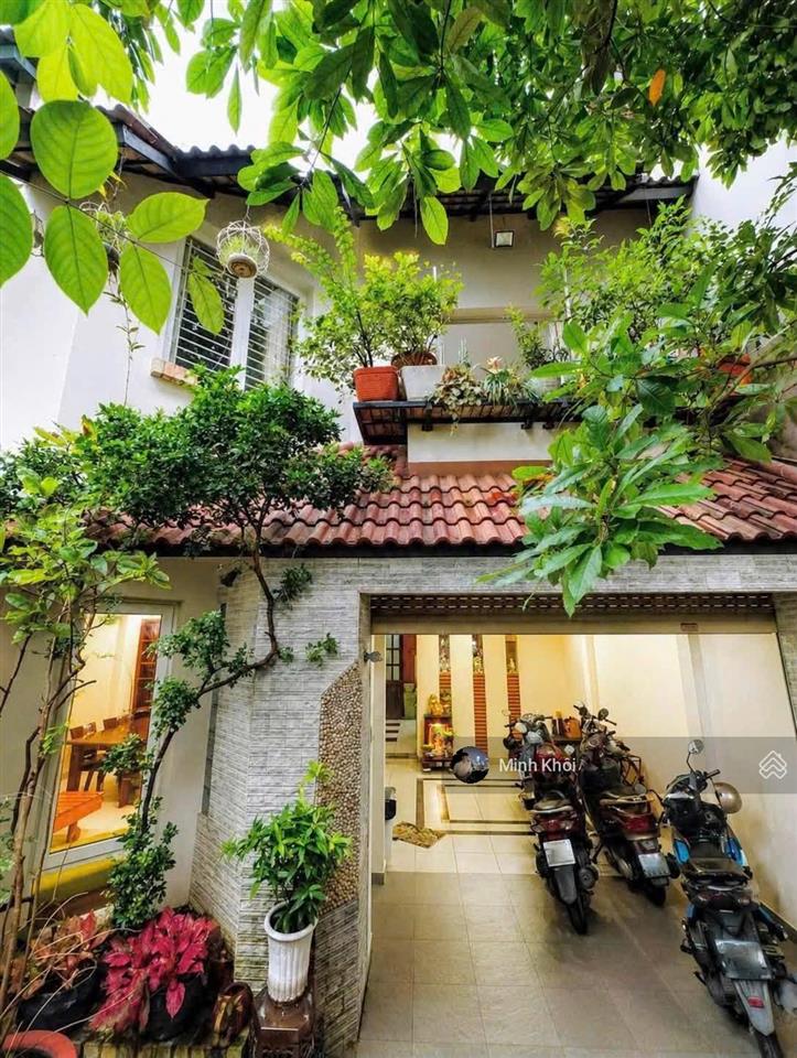 Siêu phẩm sân vườn đường trần nãoq.2, giá 4tỷ450/80m2, gần ga thảo điền. đang cho thuê 25tr/tháng.