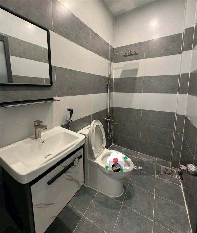 Chú tám bán nhà hoà hưngquận 10. giá 3tỷ5/ 73.4m2 đang cho thuê 28triệu. gần tiểu học lê thị riêng