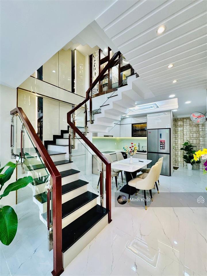 Siêu phẩm nhà phố, 90m2. đường nguyễn trãi  quận 1, sẵn cho thuê 32tr, gần chợ bến thành