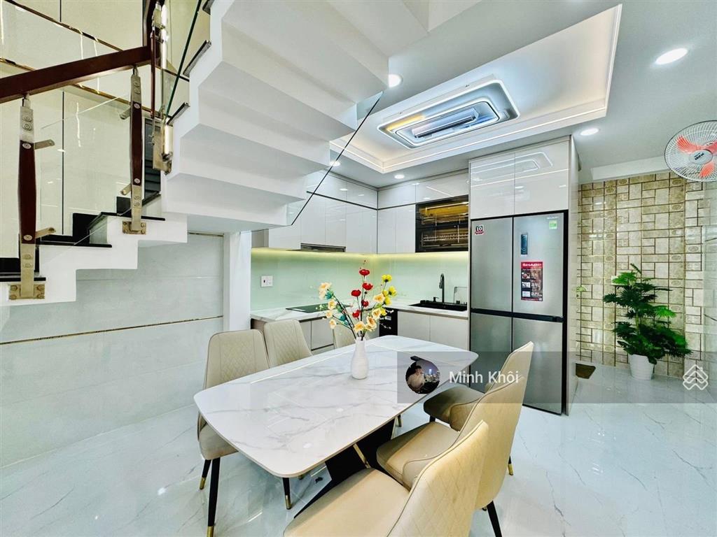 Siêu phẩm nhà phố, 90m2. đường nguyễn trãi  quận 1, sẵn cho thuê 32tr, gần chợ bến thành