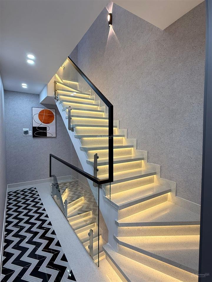Tìm chủ sở hữu 4tỷ590/80m2 ngay đường vườn chuốiq.3. đang cho thuê 30tr/th gần trường thcs bàn cờ