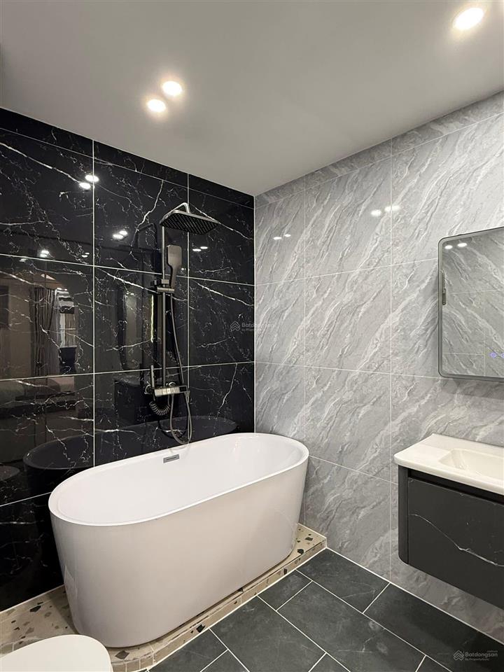 Tìm chủ sở hữu 4tỷ590/80m2 ngay đường vườn chuốiq.3. đang cho thuê 30tr/th gần trường thcs bàn cờ