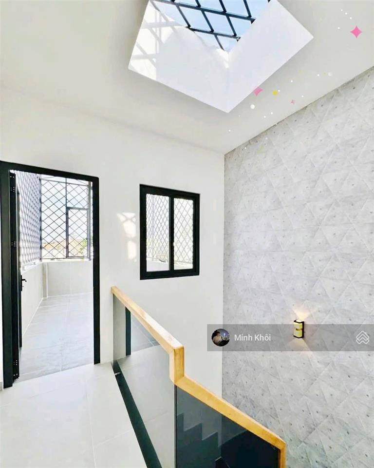 Nhà trung tâm phú nhuận đường hoa lan. giá 3tỷ299/70,8m2 gần coopmart rạch miễu. đang cho thuê 24tr