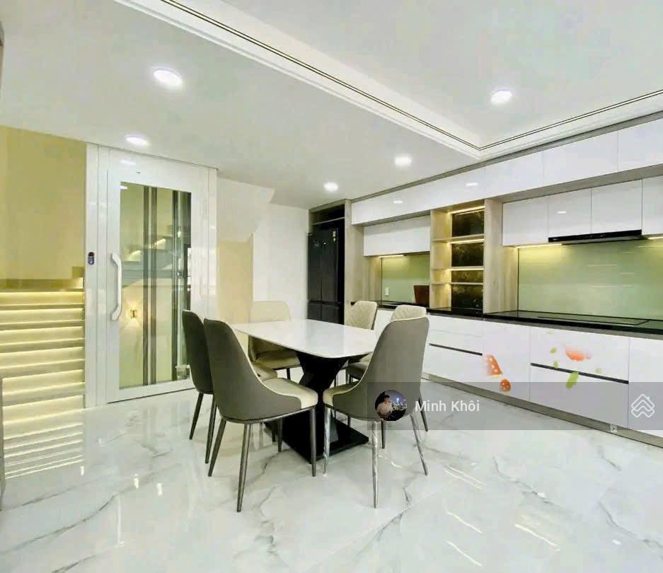 Nhà trung tâm phú nhuận đường hoa lan. giá 3tỷ299/70,8m2 gần coopmart rạch miễu. đang cho thuê 24tr