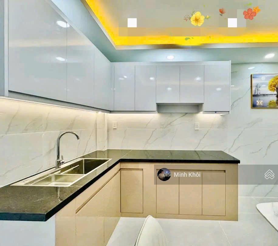 Nhà trung tâm phú nhuận đường hoa lan. giá 3tỷ299/70,8m2 gần coopmart rạch miễu. đang cho thuê 24tr