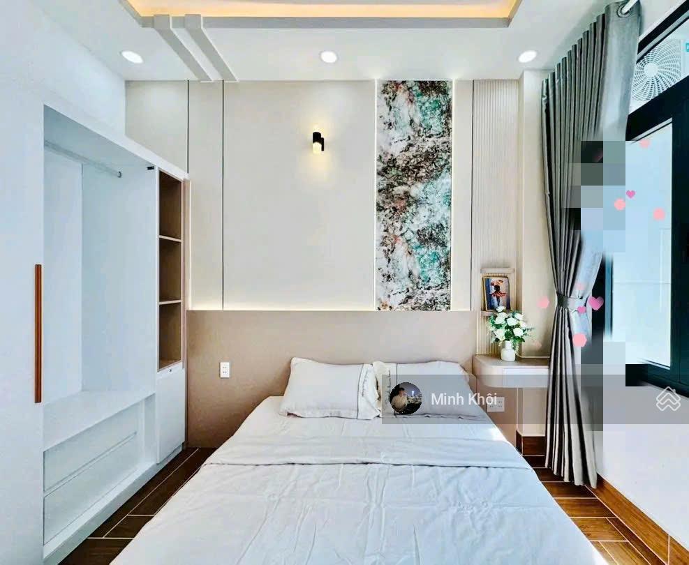 Nhà trung tâm phú nhuận đường hoa lan. giá 3tỷ299/70,8m2 gần coopmart rạch miễu. đang cho thuê 24tr