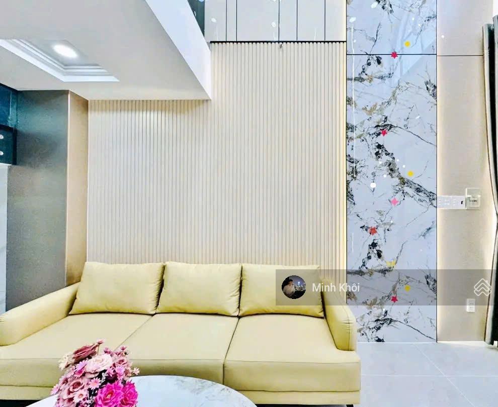 Nhà trung tâm phú nhuận đường hoa lan. giá 3tỷ299/70,8m2 gần coopmart rạch miễu. đang cho thuê 24tr
