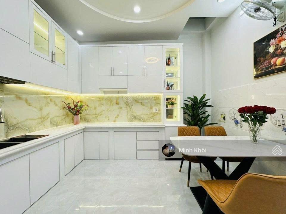 Đường 6,8m bùi hữu nghĩaquận 5. ngay chợ hòa bình. giá 3tỷ550/69m2, đang cho thuê 24 triệu/tháng