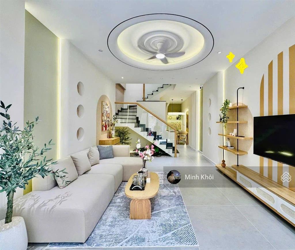 Chính chủ bán nhà phạm ngọc thạchq.3, giá 3tỷ890/73,5m2, gần hồ con rùa. đang cho thuê 24 triệu