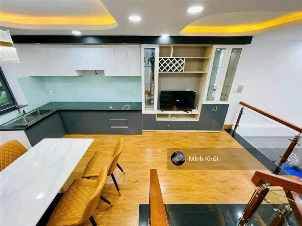 Giảm giá cho 83.5m2, ngô văn năm  quận 1, gần cầu ba son. đang cho thuê 35 triệu/tháng