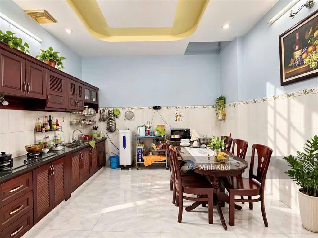 Nhà lạc long quântân bình 3 tầng, giá 4tỷ090/58m2 bao sang tên, đang cho thuê 13 triệu/tháng