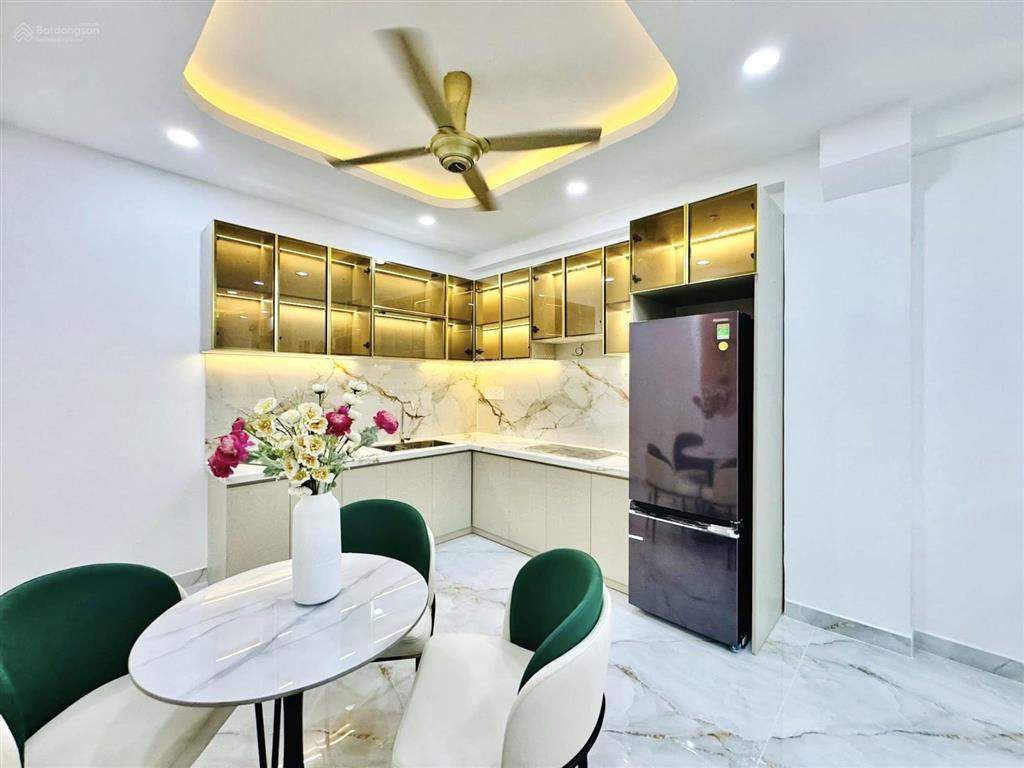 Cô đào bán nhà về quê sinh sống nguyễn tất thành  q4. zá 3tỷ3/68m2 sẵn dòng tiền 15tr, giáp q1