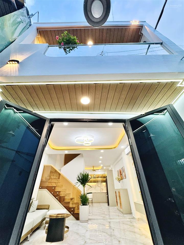 Cô đào bán nhà về quê sinh sống nguyễn tất thành  q4. zá 3tỷ3/68m2 sẵn dòng tiền 15tr, giáp q1