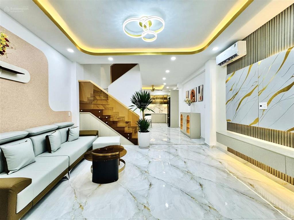 Cô đào bán nhà về quê sinh sống nguyễn tất thành  q4. zá 3tỷ3/68m2 sẵn dòng tiền 15tr, giáp q1