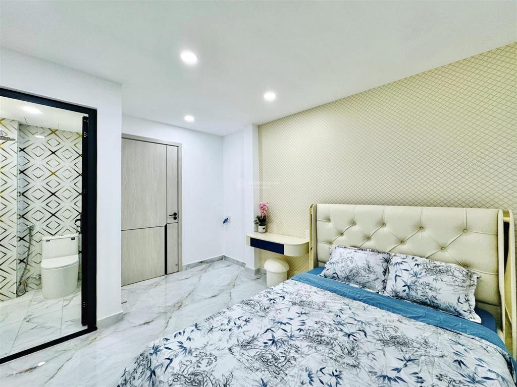 Cô đào bán nhà về quê sinh sống nguyễn tất thành  q4. zá 3tỷ3/68m2 sẵn dòng tiền 15tr, giáp q1