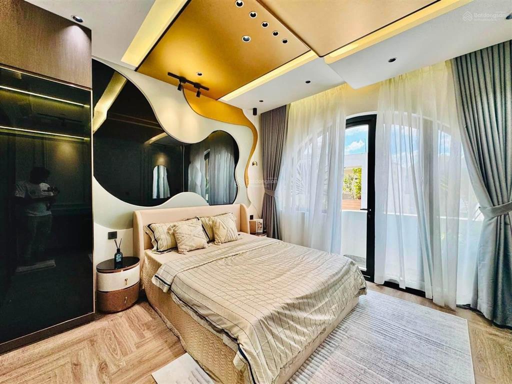 Nhà đẹp xây mới dọn ở ngay đường phạm văn chiêu, gv  giá 6 tỷ 080 / dt 80m2. hẻm 1 sẹc rộng 8m