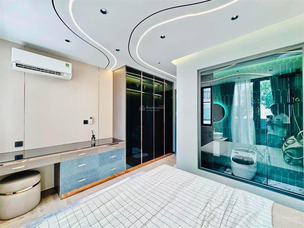 Nhà đẹp xây mới dọn ở ngay đường phạm văn chiêu, gv  giá 6 tỷ 080 / dt 80m2. hẻm 1 sẹc rộng 8m