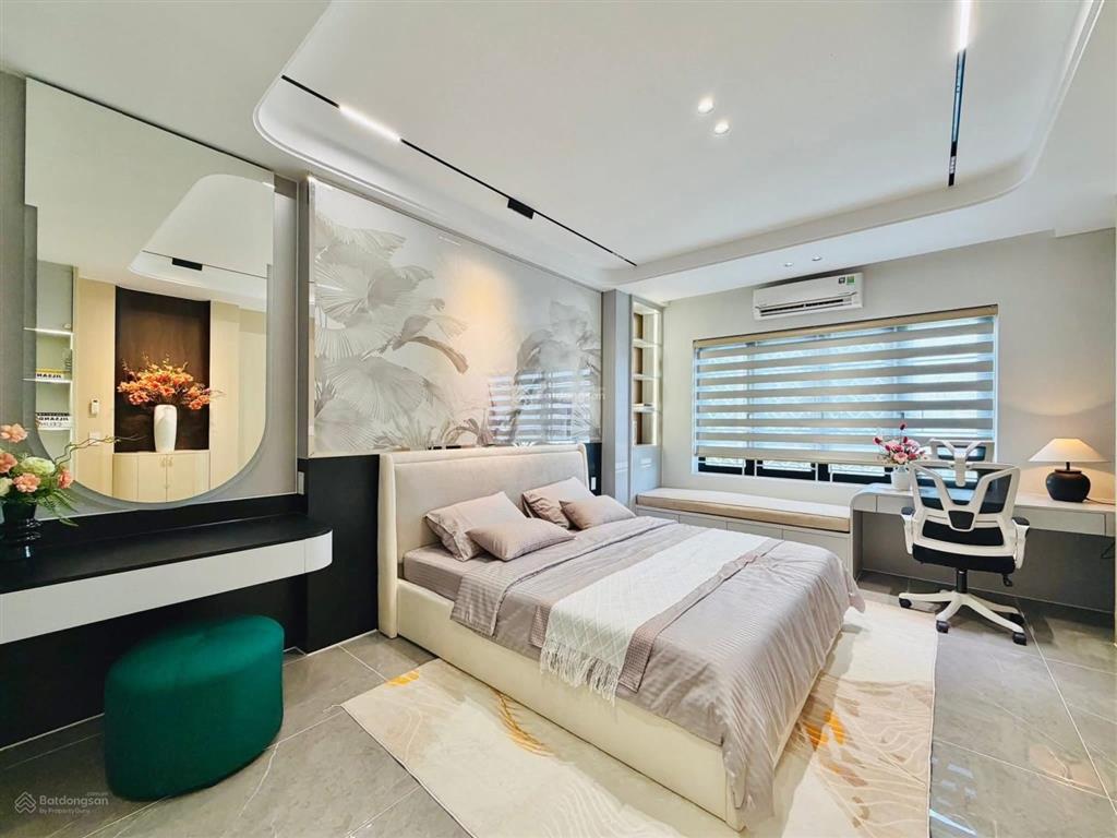 Chuyển công tác cần bán nhà lê đại hành, q11  dt 80m2. hẻm rộng 1 sẹc 7m xe hơi