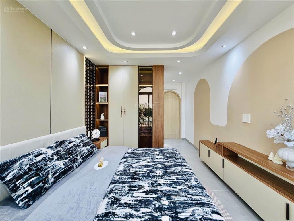 Cách bv chợ rẫy, bệnh viện y dược 2 phút. đường tân hưng  giá 6 tỷ 390 / dt 52m2. đường xe hơi 7m
