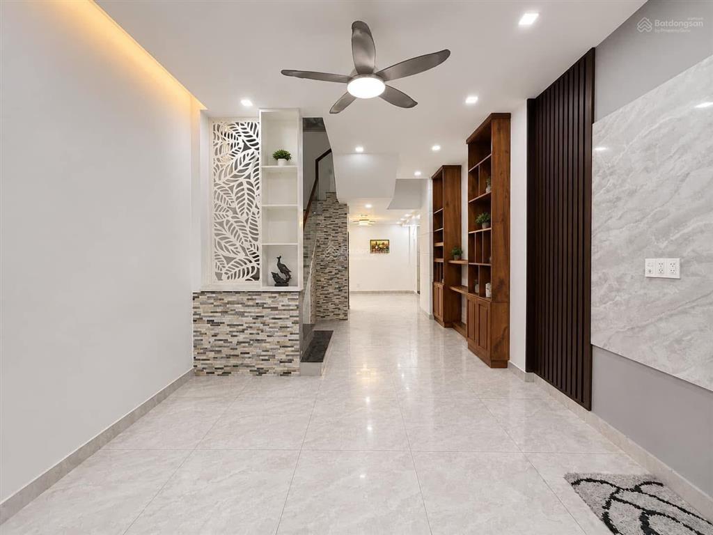 Nhà mới dọn vào ở liền ngay đường âu dương lân, q8  giá 6 tỷ 190 / dt 72m2. sổ riêng công chứng