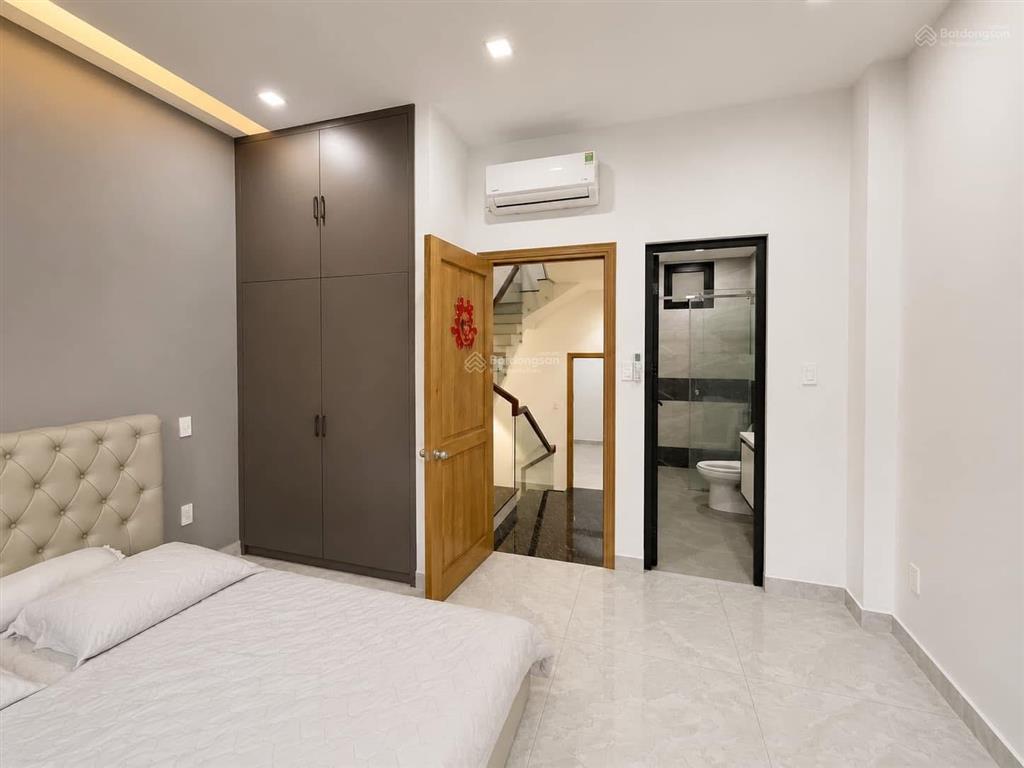 Nhà mới dọn vào ở liền ngay đường âu dương lân, q8  giá 6 tỷ 190 / dt 72m2. sổ riêng công chứng