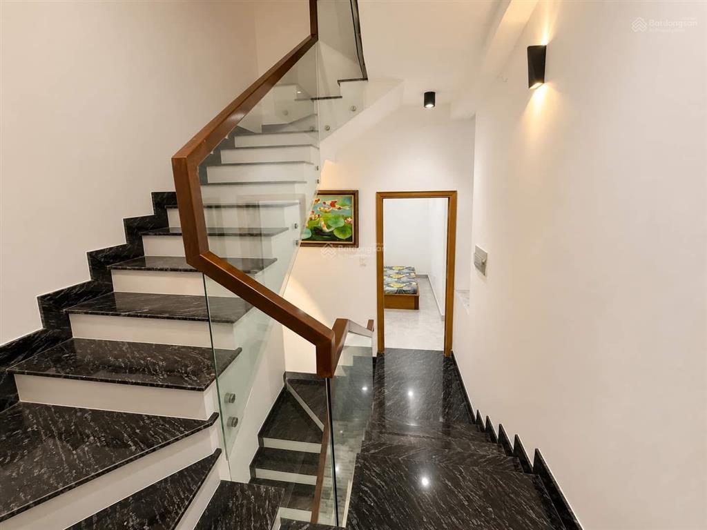 Nhà mới dọn vào ở liền ngay đường âu dương lân, q8  giá 6 tỷ 190 / dt 72m2. sổ riêng công chứng