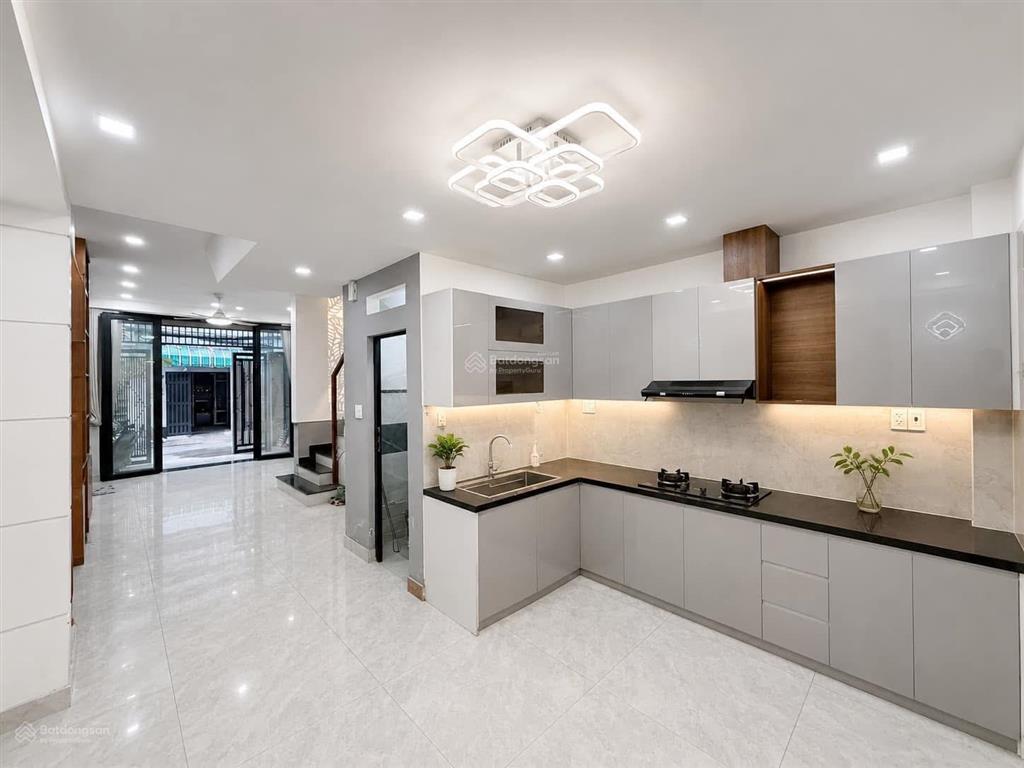 Nhà mới dọn vào ở liền ngay đường âu dương lân, q8  giá 6 tỷ 190 / dt 72m2. sổ riêng công chứng