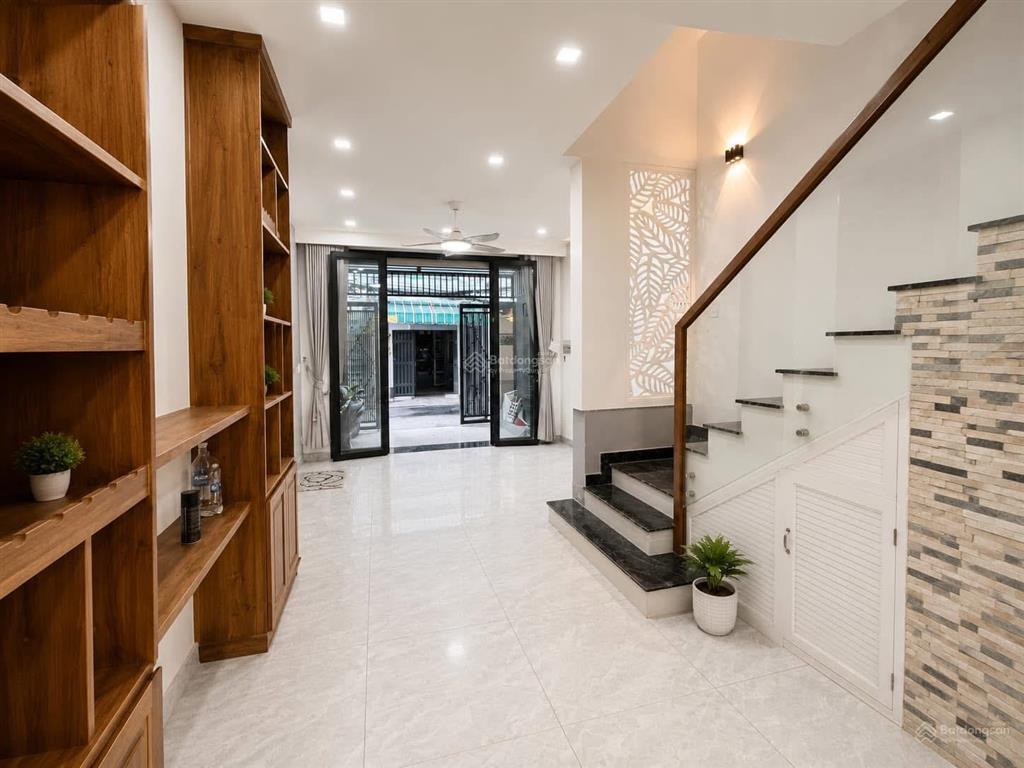Nhà mới dọn vào ở liền ngay đường âu dương lân, q8  giá 6 tỷ 190 / dt 72m2. sổ riêng công chứng