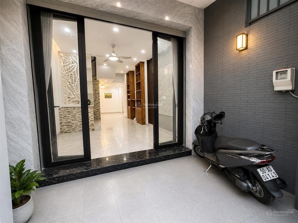 Nhà mới dọn vào ở liền ngay đường âu dương lân, q8  giá 6 tỷ 190 / dt 72m2. sổ riêng công chứng