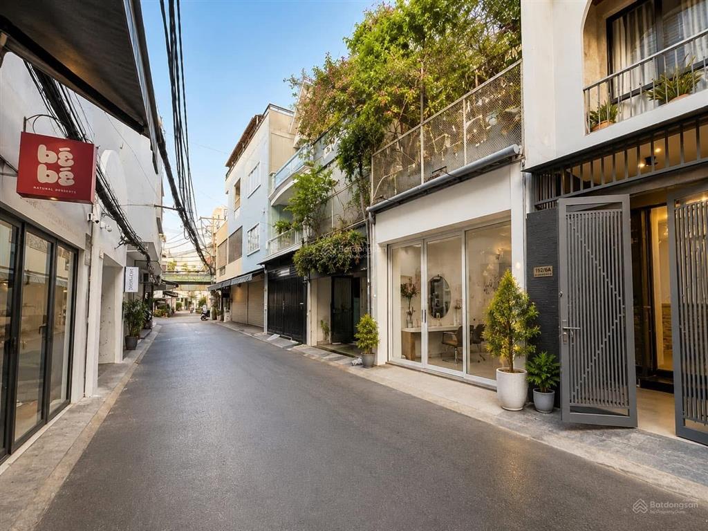Nhà mới dọn vào ở liền ngay đường âu dương lân, q8  giá 6 tỷ 190 / dt 72m2. sổ riêng công chứng