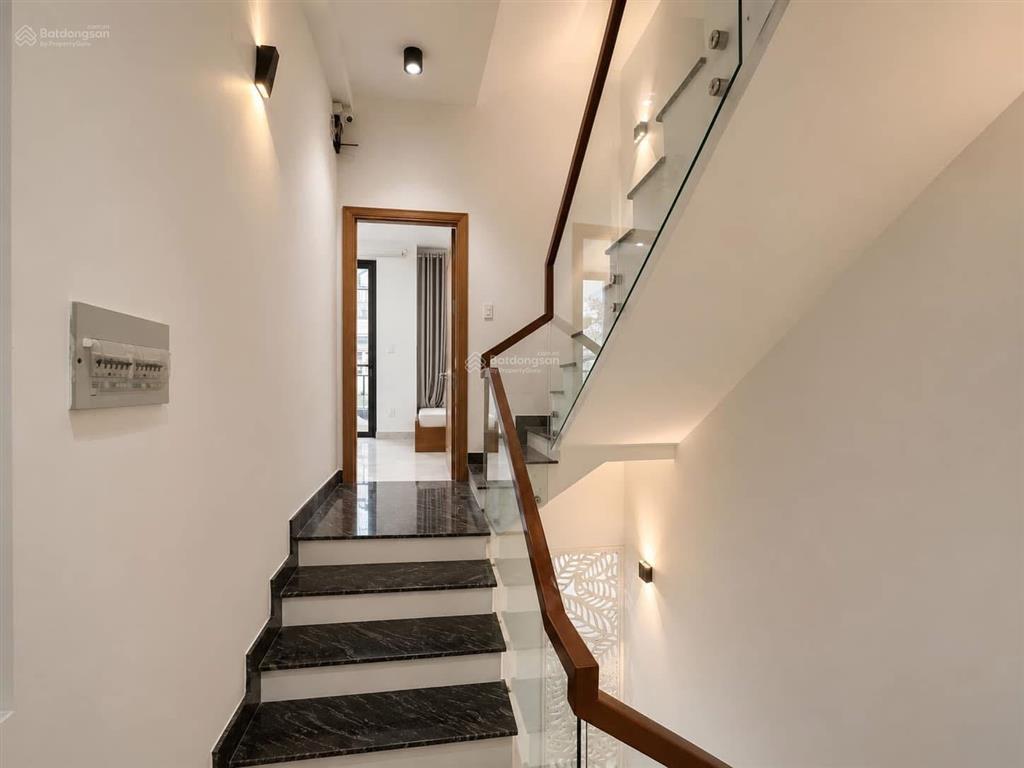 Nhà mới dọn vào ở liền ngay đường âu dương lân, q8  giá 6 tỷ 190 / dt 72m2. sổ riêng công chứng