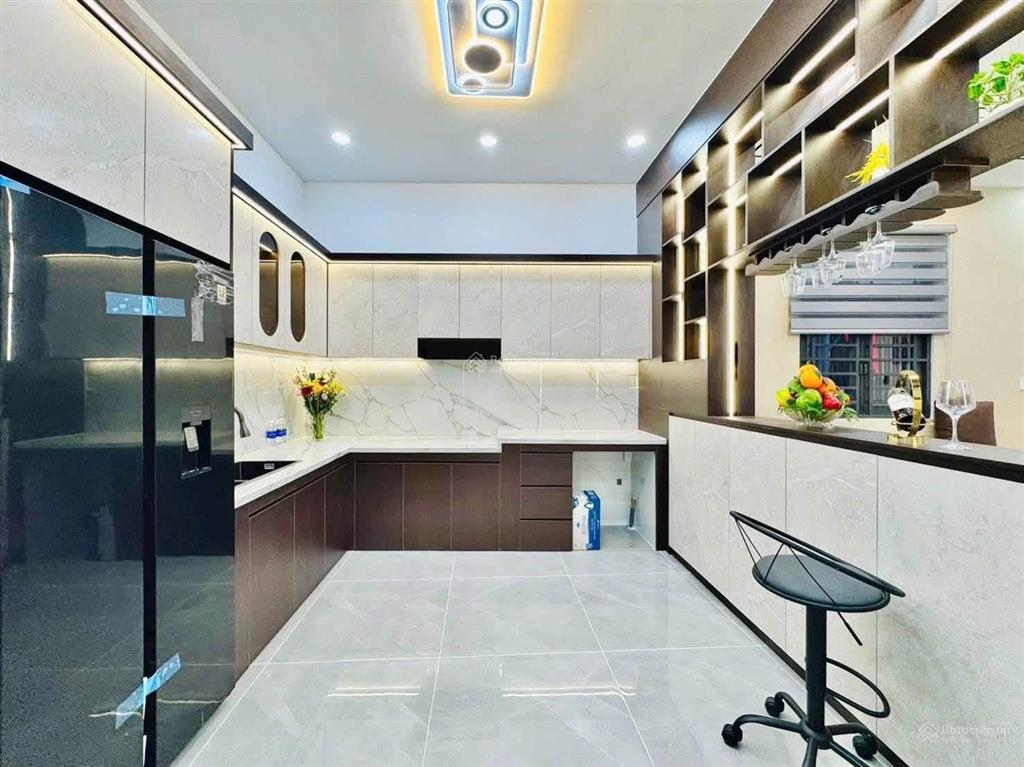 Nhà hxh 6m ngay lê văn sỹ, q3. ngay góc cây xăng trần quang diệu  giá 6 tỷ 090 / dt 70m2. sổ sẵn