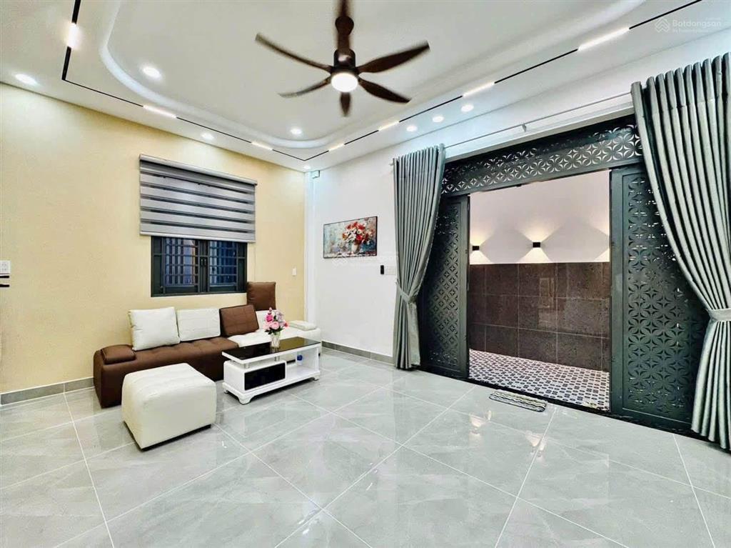 Nhà hxh 6m ngay lê văn sỹ, q3. ngay góc cây xăng trần quang diệu  giá 6 tỷ 090 / dt 70m2. sổ sẵn