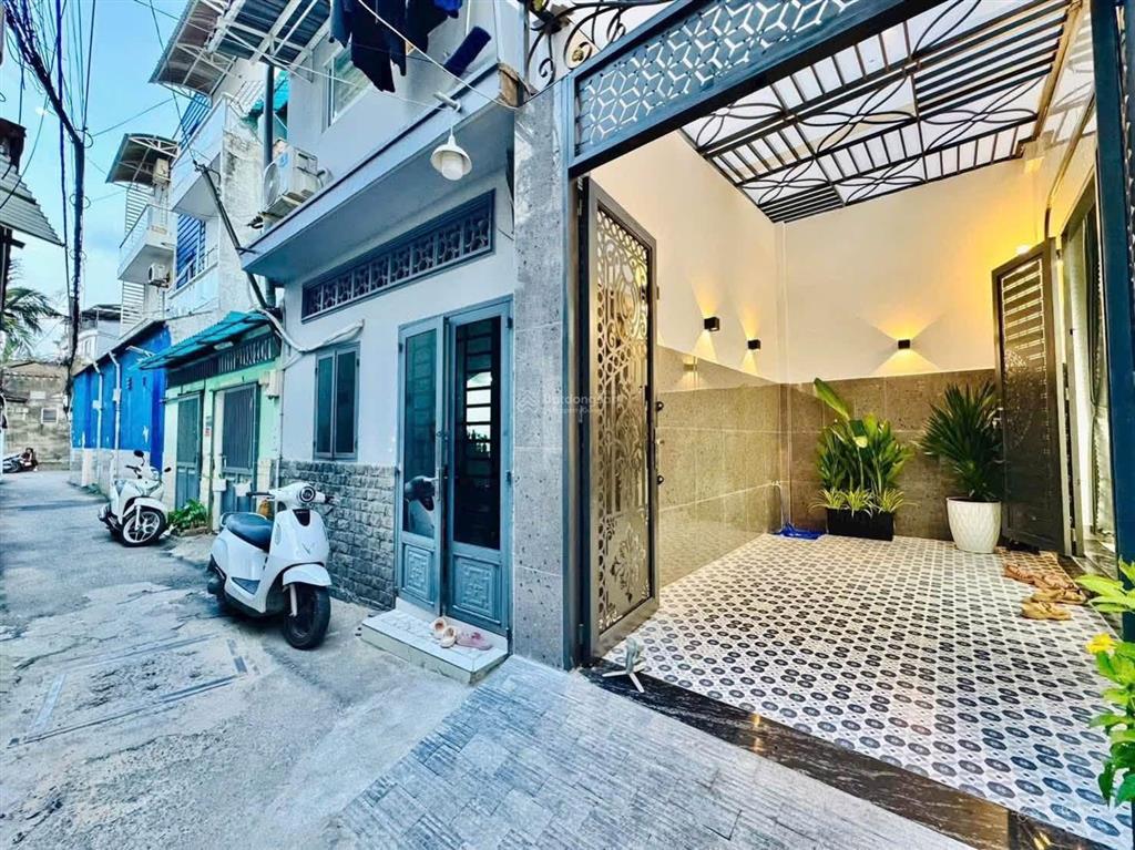 Nhà hxh 6m ngay lê văn sỹ, q3. ngay góc cây xăng trần quang diệu  giá 6 tỷ 090 / dt 70m2. sổ sẵn