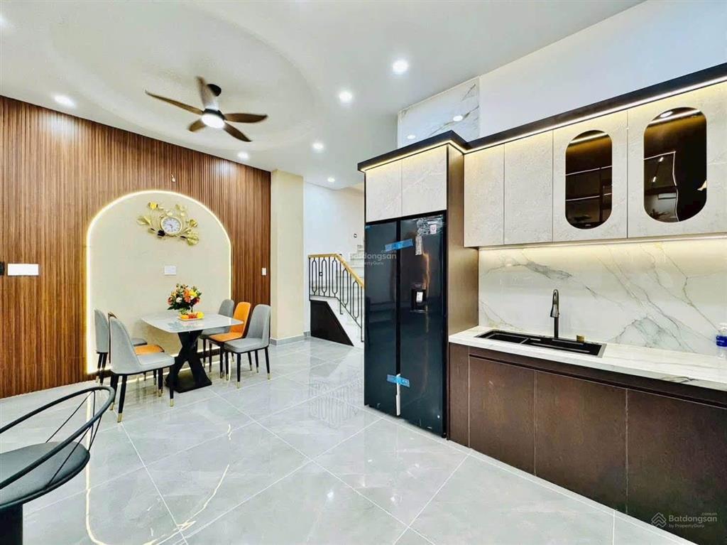 Nhà hxh 6m ngay lê văn sỹ, q3. ngay góc cây xăng trần quang diệu  giá 6 tỷ 090 / dt 70m2. sổ sẵn