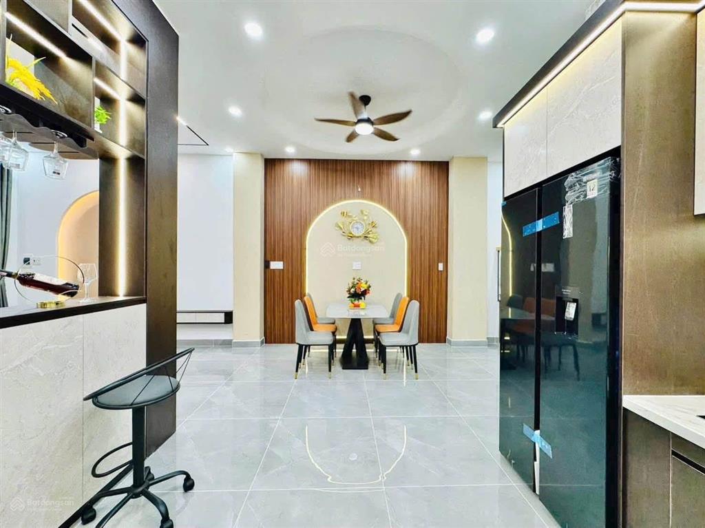 Nhà hxh 6m ngay lê văn sỹ, q3. ngay góc cây xăng trần quang diệu  giá 6 tỷ 090 / dt 70m2. sổ sẵn
