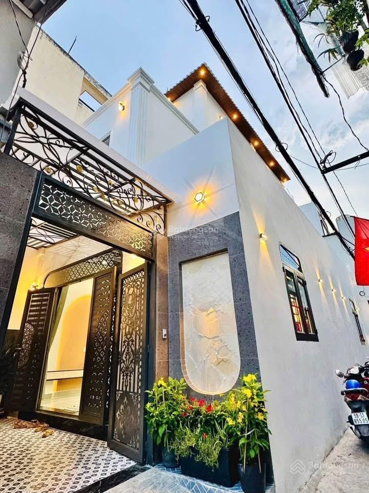 Nhà hxh 6m ngay lê văn sỹ, q3. ngay góc cây xăng trần quang diệu  giá 6 tỷ 090 / dt 70m2. sổ sẵn