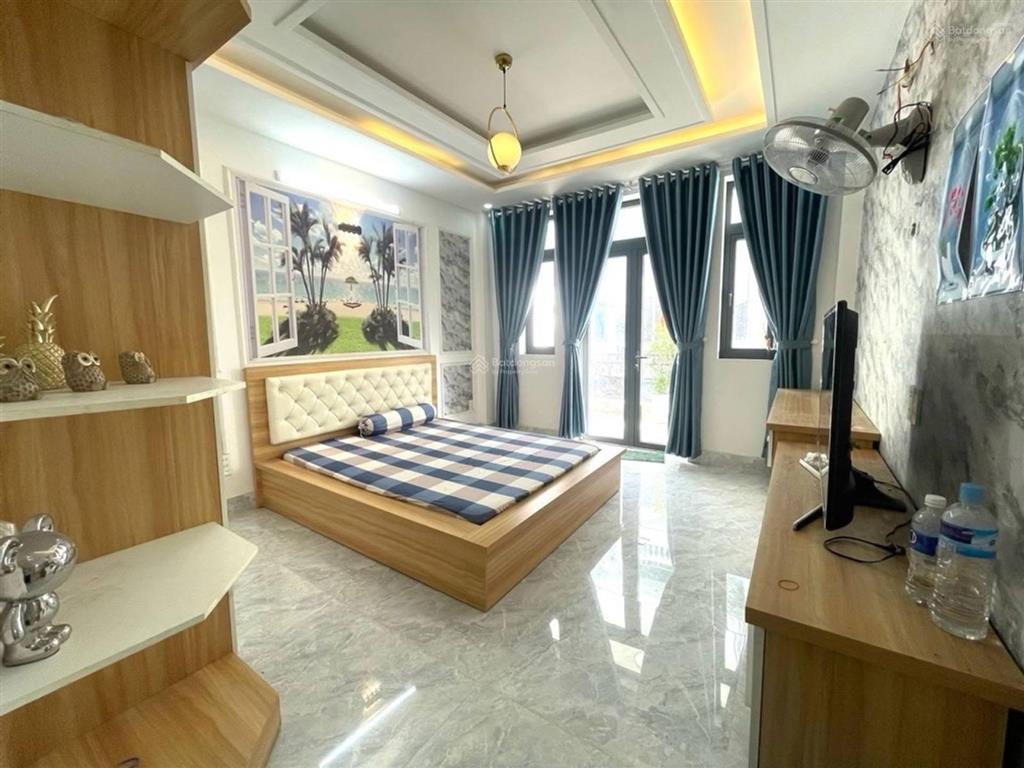 Định cư úc nên tôi bán gấp căn nhà phan văn hân, bình thạnh  giá 6 tỷ 980 / dt 60m2. sổ riêng