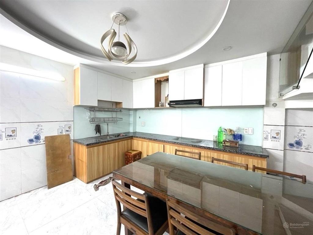 Định cư úc nên tôi bán gấp căn nhà phan văn hân, bình thạnh  giá 6 tỷ 980 / dt 60m2. sổ riêng
