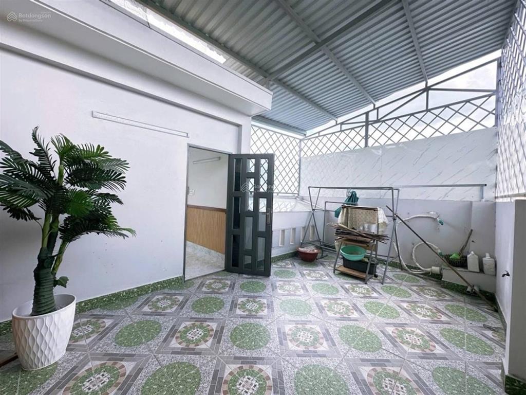 Định cư úc nên tôi bán gấp căn nhà phan văn hân, bình thạnh  giá 6 tỷ 980 / dt 60m2. sổ riêng