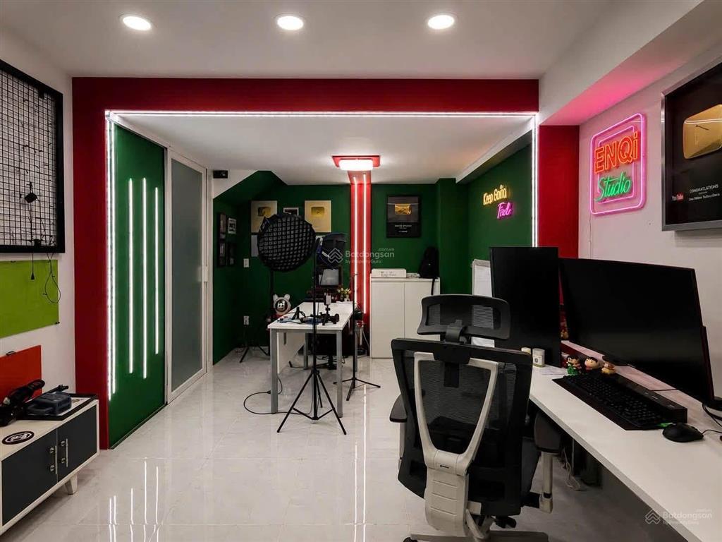 Lô góc ngay tại đường nhất chí mai  giá ful 72 m2, 4pn, 5wc, nổi bật. sổ sẵn