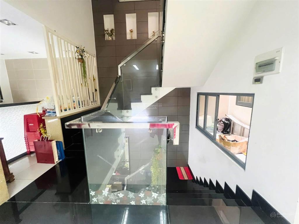 Cách trường đh công nghiệp chỉ 200m đường nguyễn văn thương  giá 6 tỷ 680 / dt 90m2. sổ sẵn