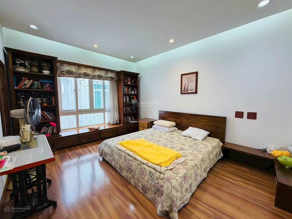 Khu vip phú nhuận đường cù lao  giá 7 tỷ 230 / dt 70m2. đường 8m xe hơi đỗ cửa. sổ hồng sẵn tay