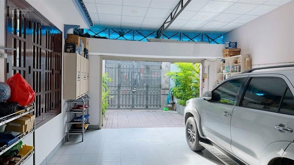 Ngang 6m x dài 20m công nhận đủ  quốc hương, quận 2. đường 8m xe hơi đỗ trong nhà